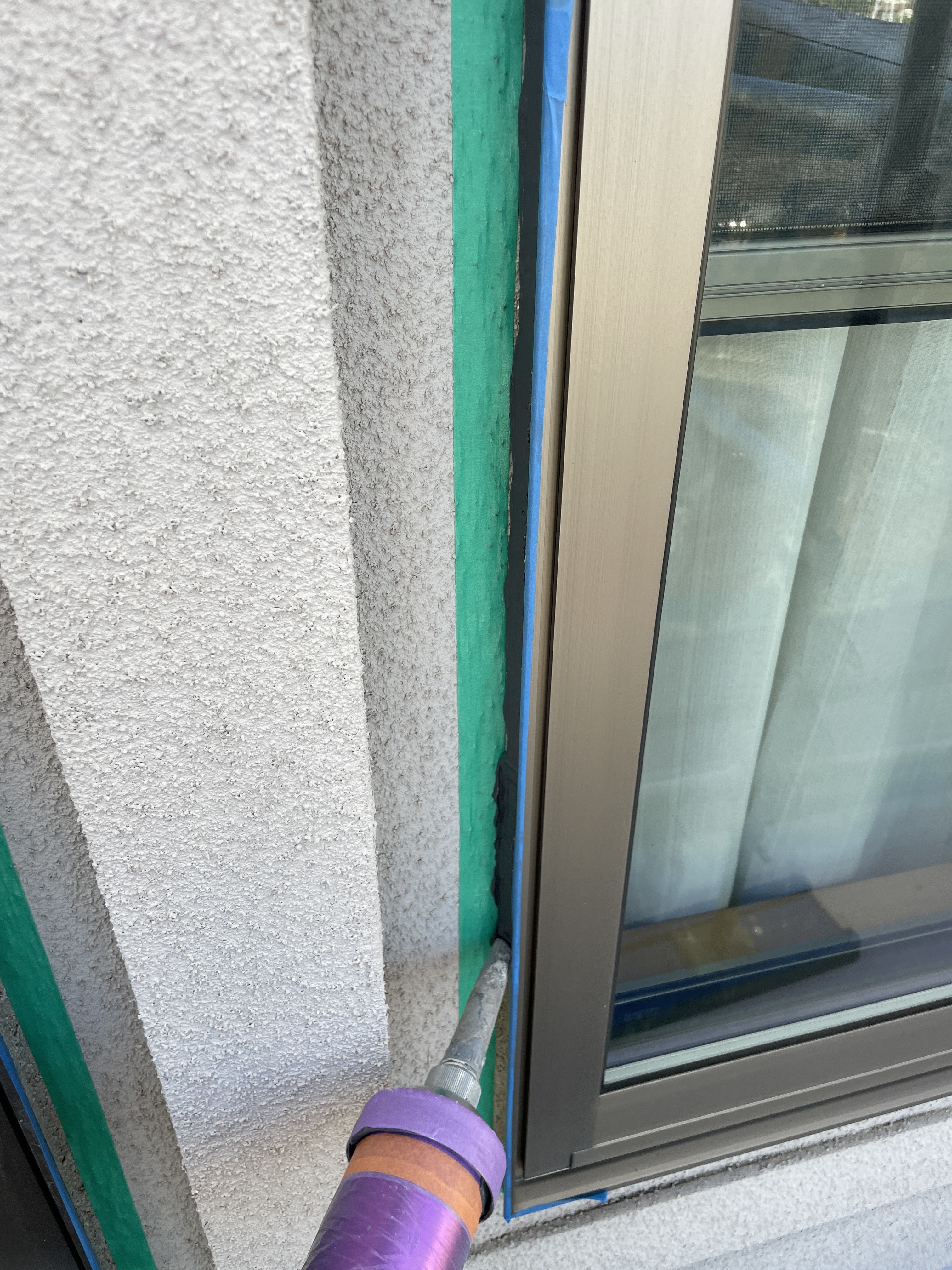 サッシ廻り シーリング打設 (1)