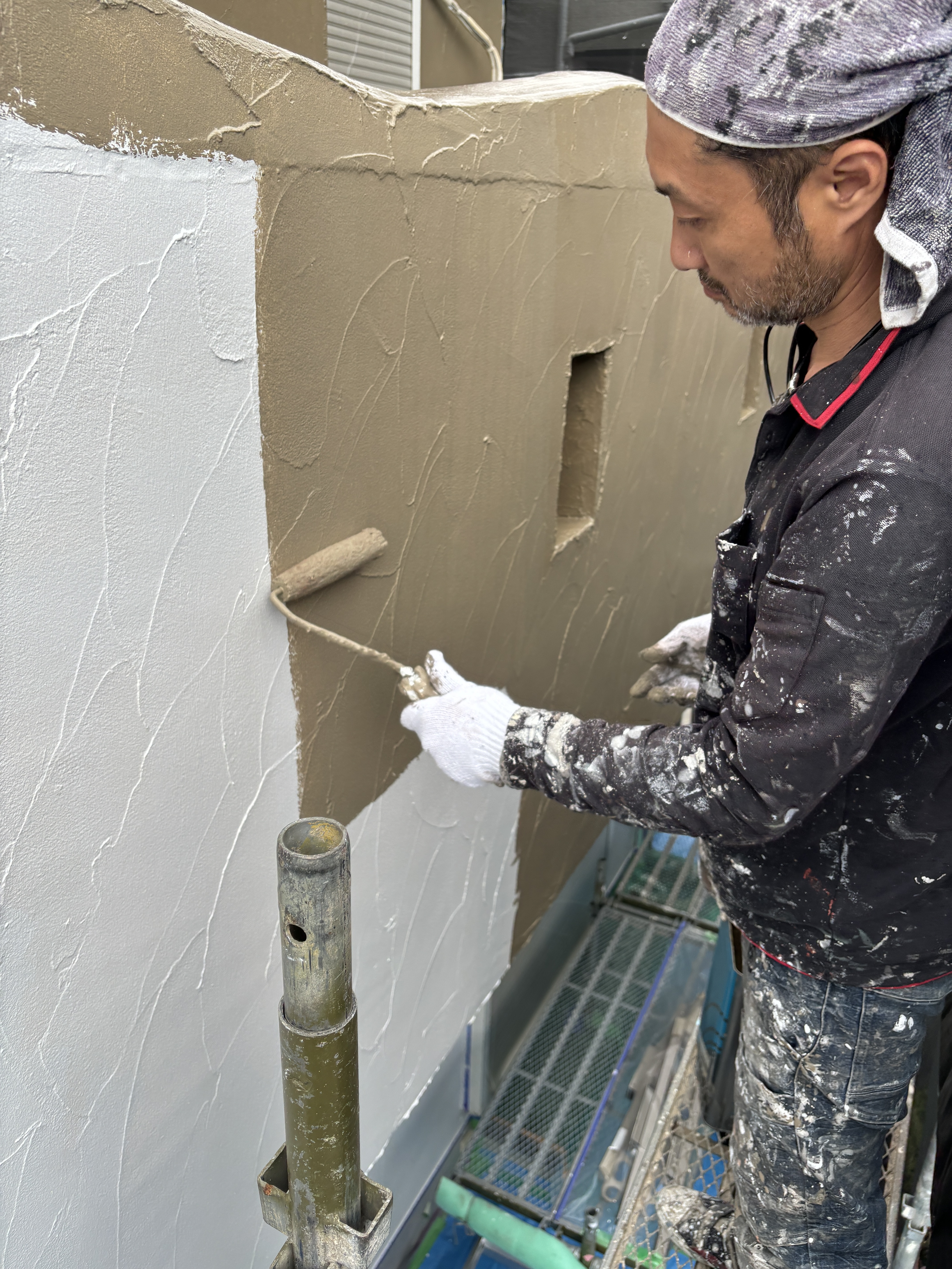 外壁塗装中塗り (3)