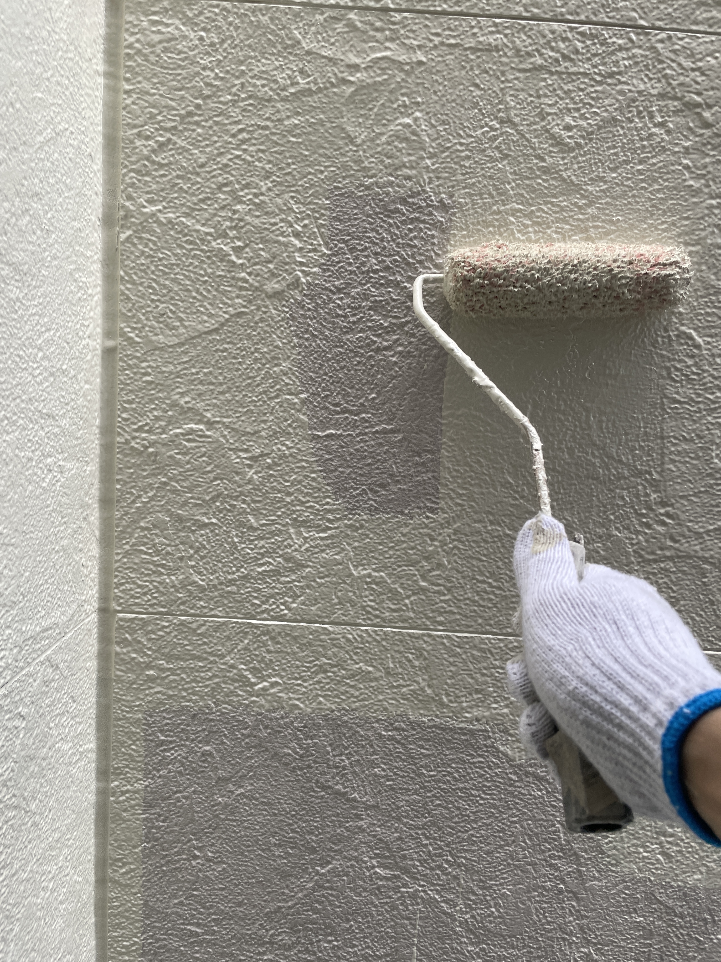 外壁 アレスダイナミックTOPマイルド2液 KP112中塗り (1)