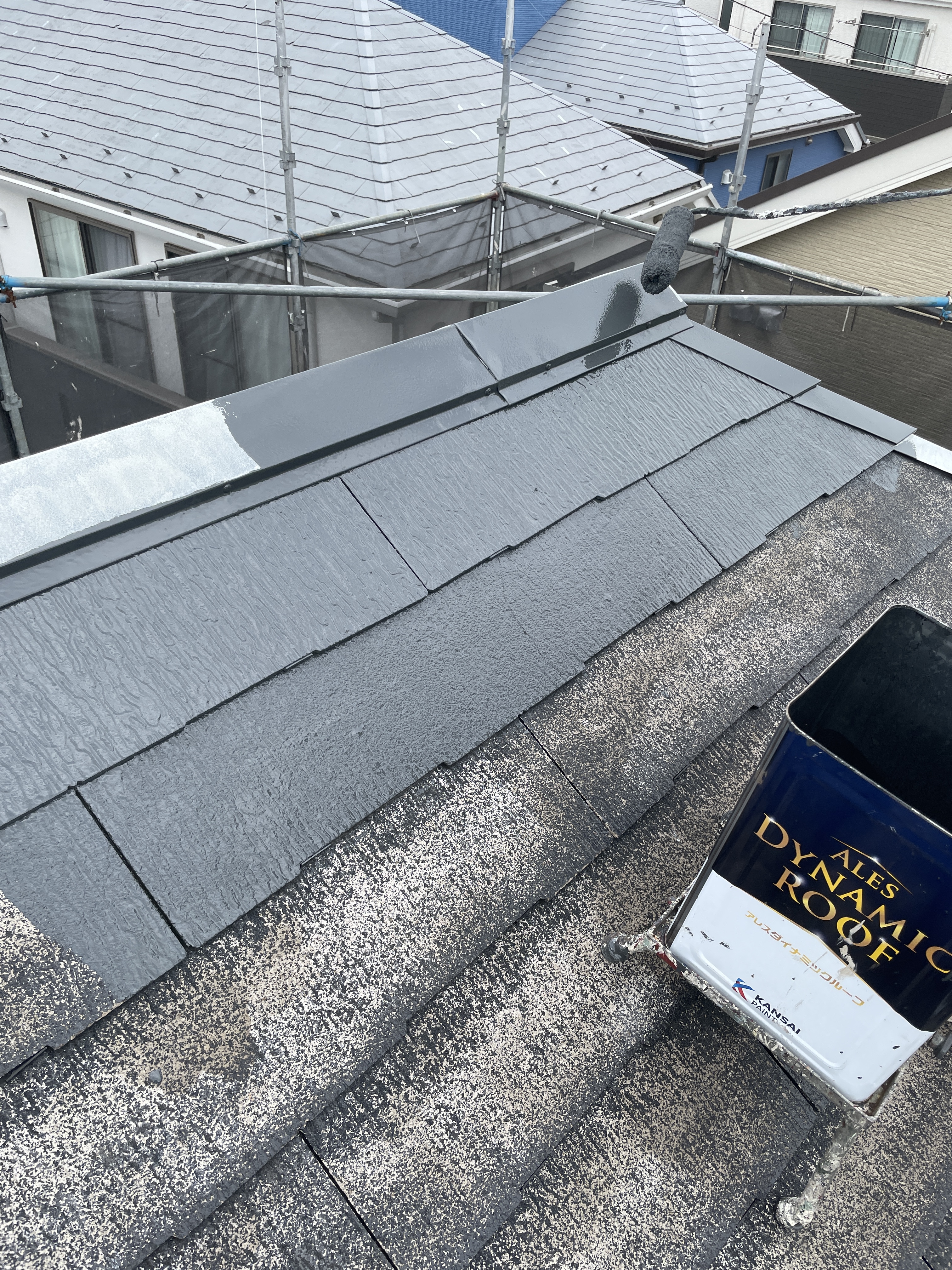 屋根アレスダイナミックルーフ中塗り (6)