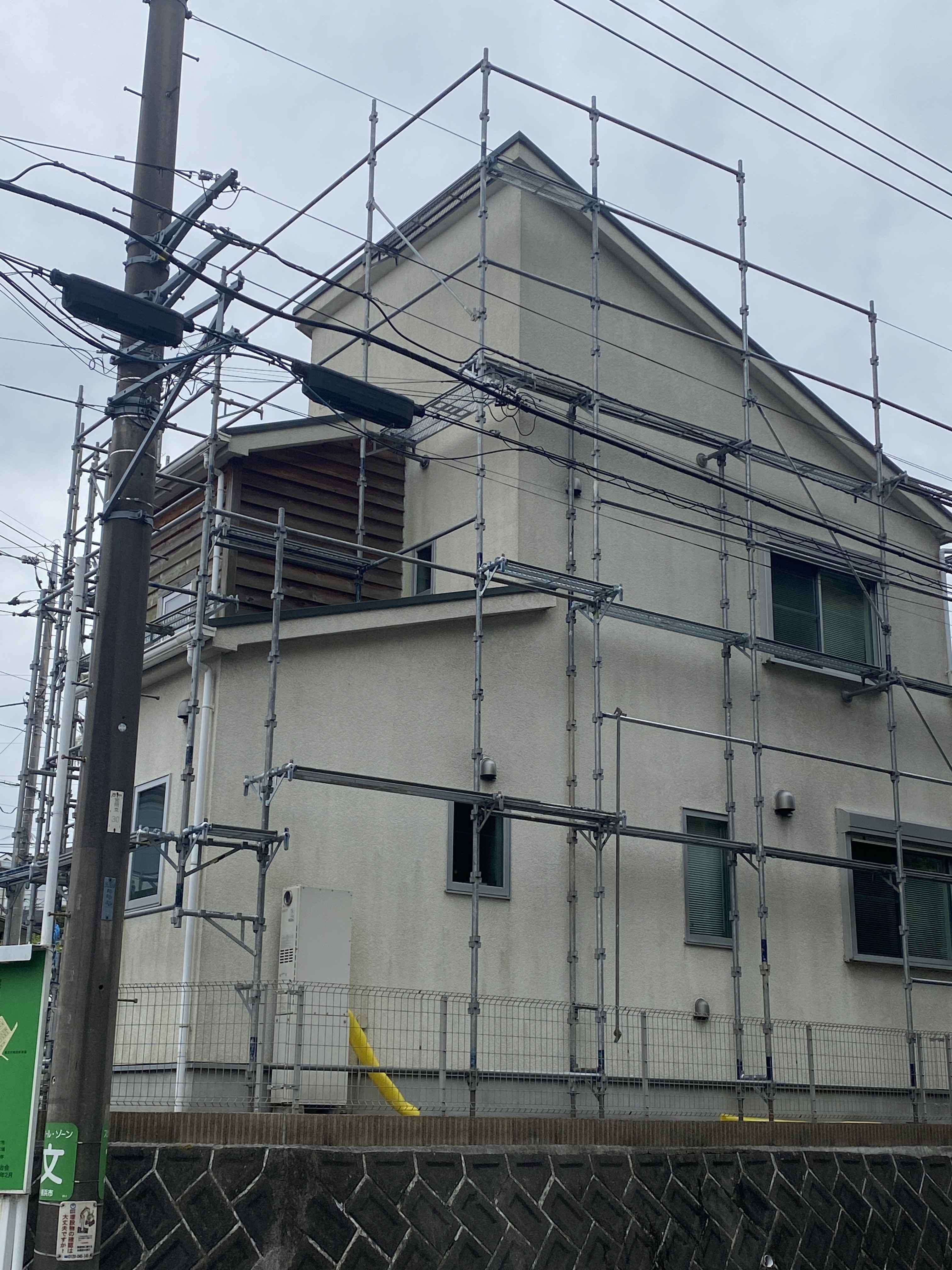 D9C8B637-DBBC-4A72-8919-F12D7C8B9D7B