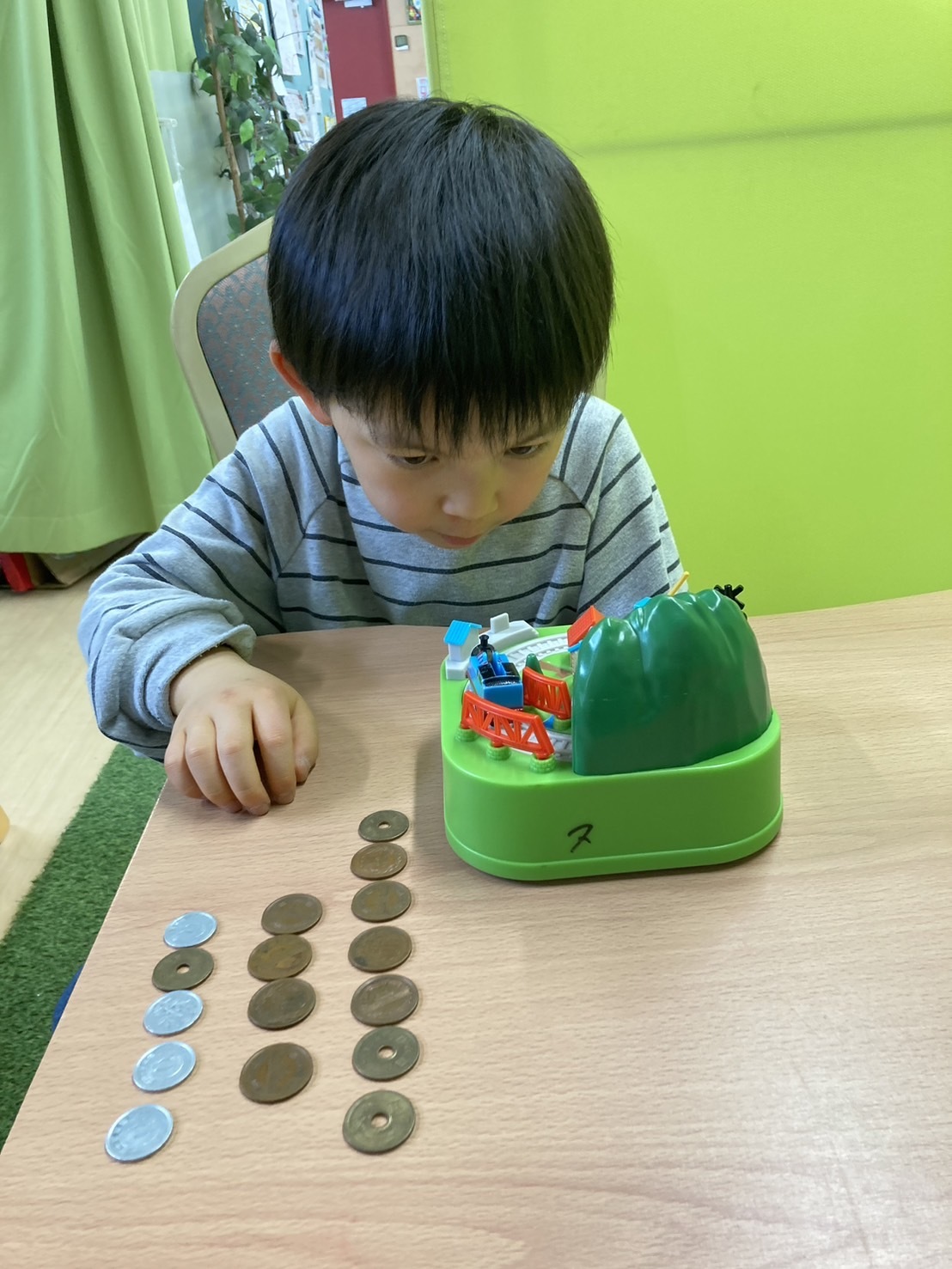 室内での自由遊び ④