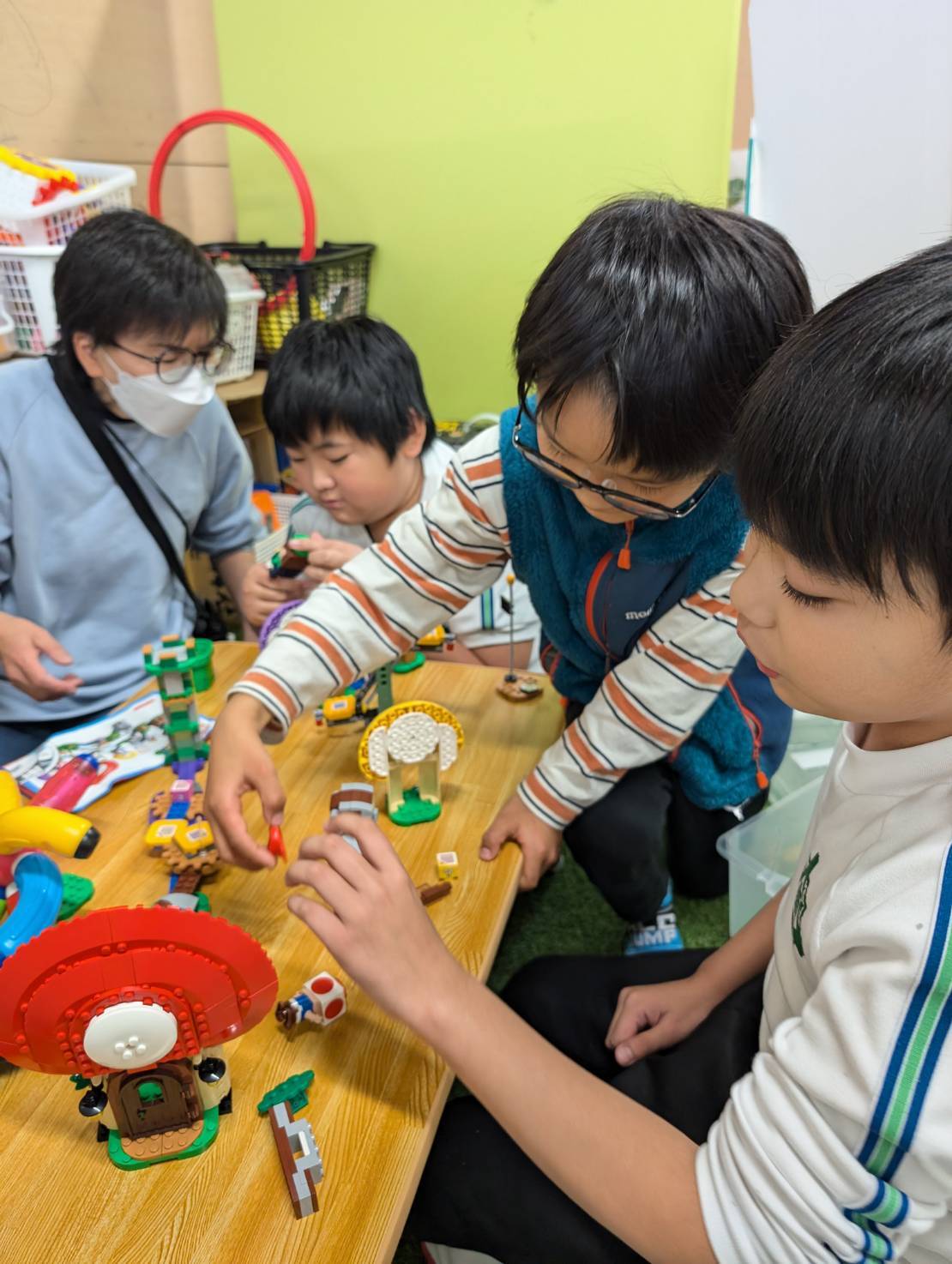 室内で自由遊び①