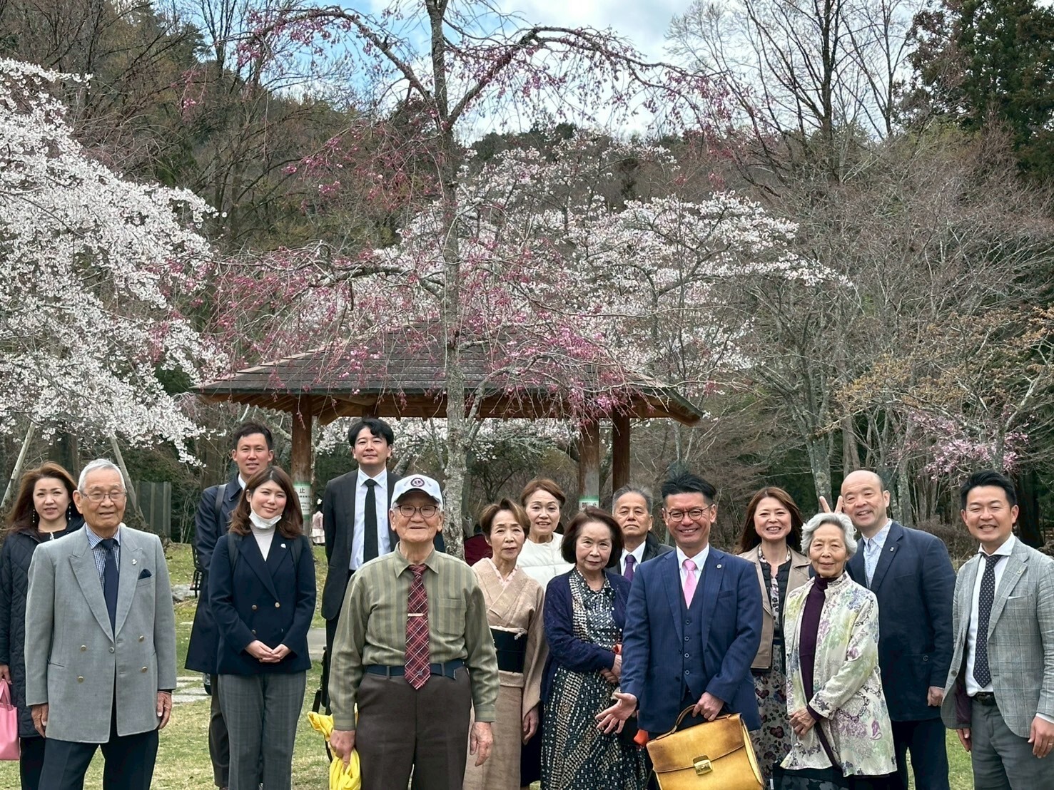 LINE_ALBUM_20250404花見例会_250408_23