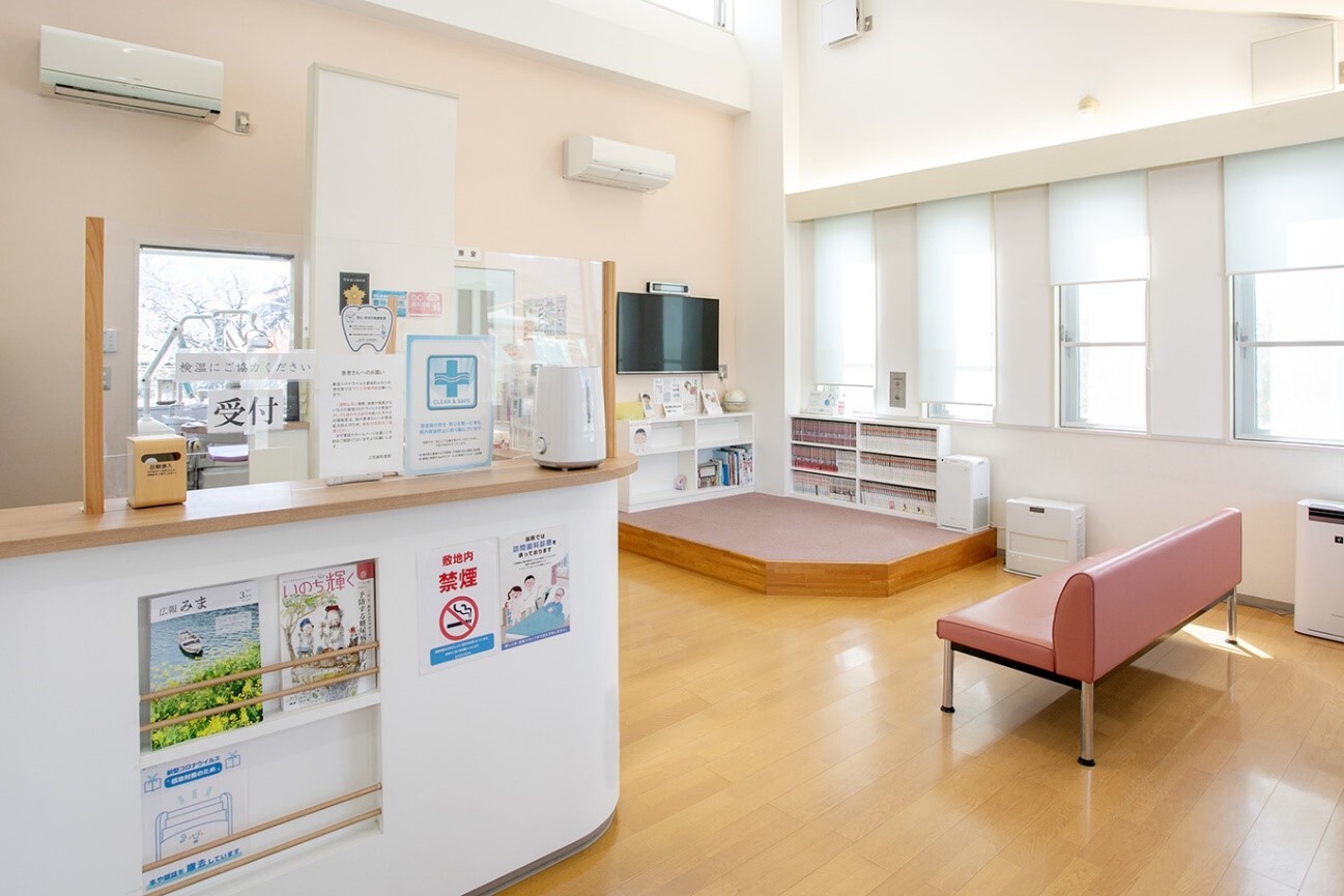 三宅歯科待合室-2