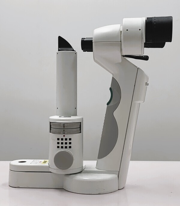 眼科スリットランプ