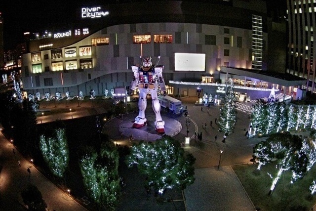 ドローンからガンダム像