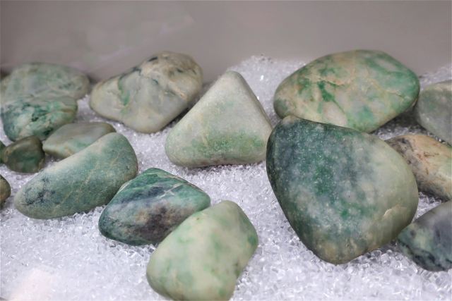 ヒスイ原石_丸