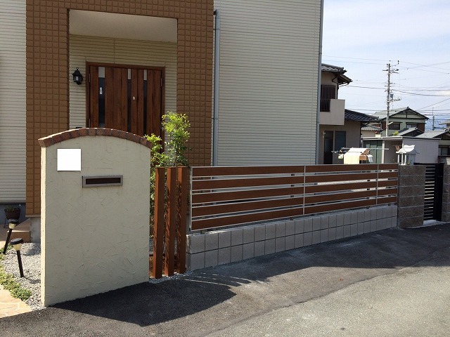 A様邸:塀、フェンス、パーゴラテラス、花壇、立水栓1