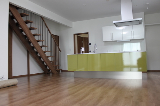 リビング経由ストリップ階段