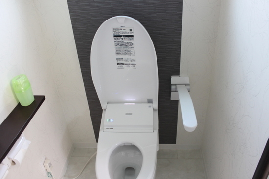 TOTO ひじ掛けつきトイレ