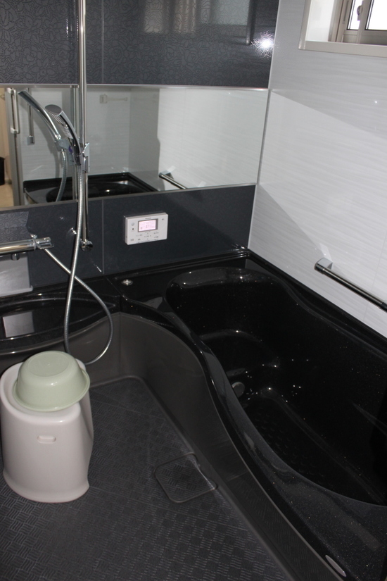 トクラス製の曲線を重視した浴槽