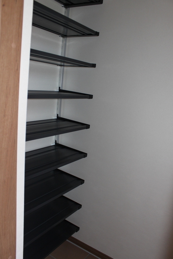 土間収納 可動式棚