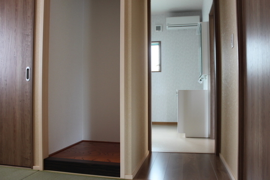 和室よりトイレ洗面に行けるように設計