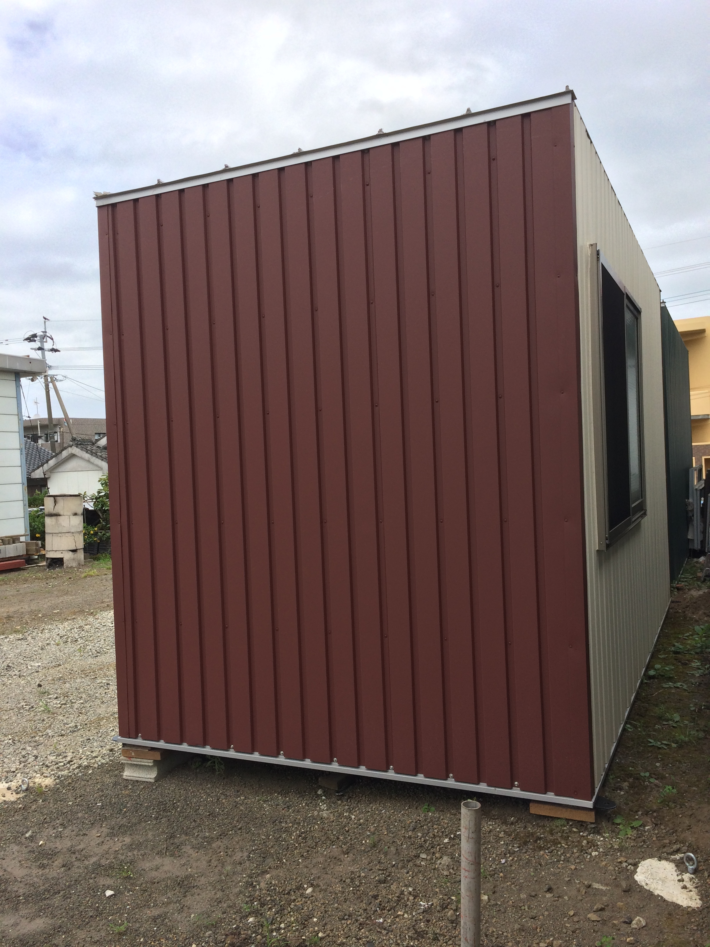 24ハウス あずき色