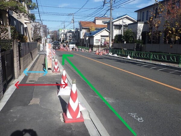 RIMG2331全体的に歩道の形ができてきました。② 矢印2_コピー