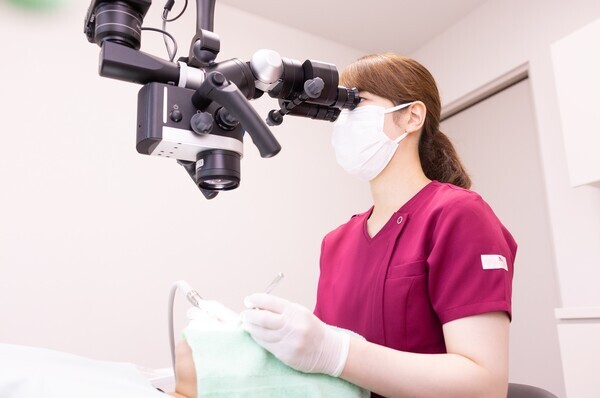 【根管治療】②マイクロスコープを使用した精密根管治療_コピー