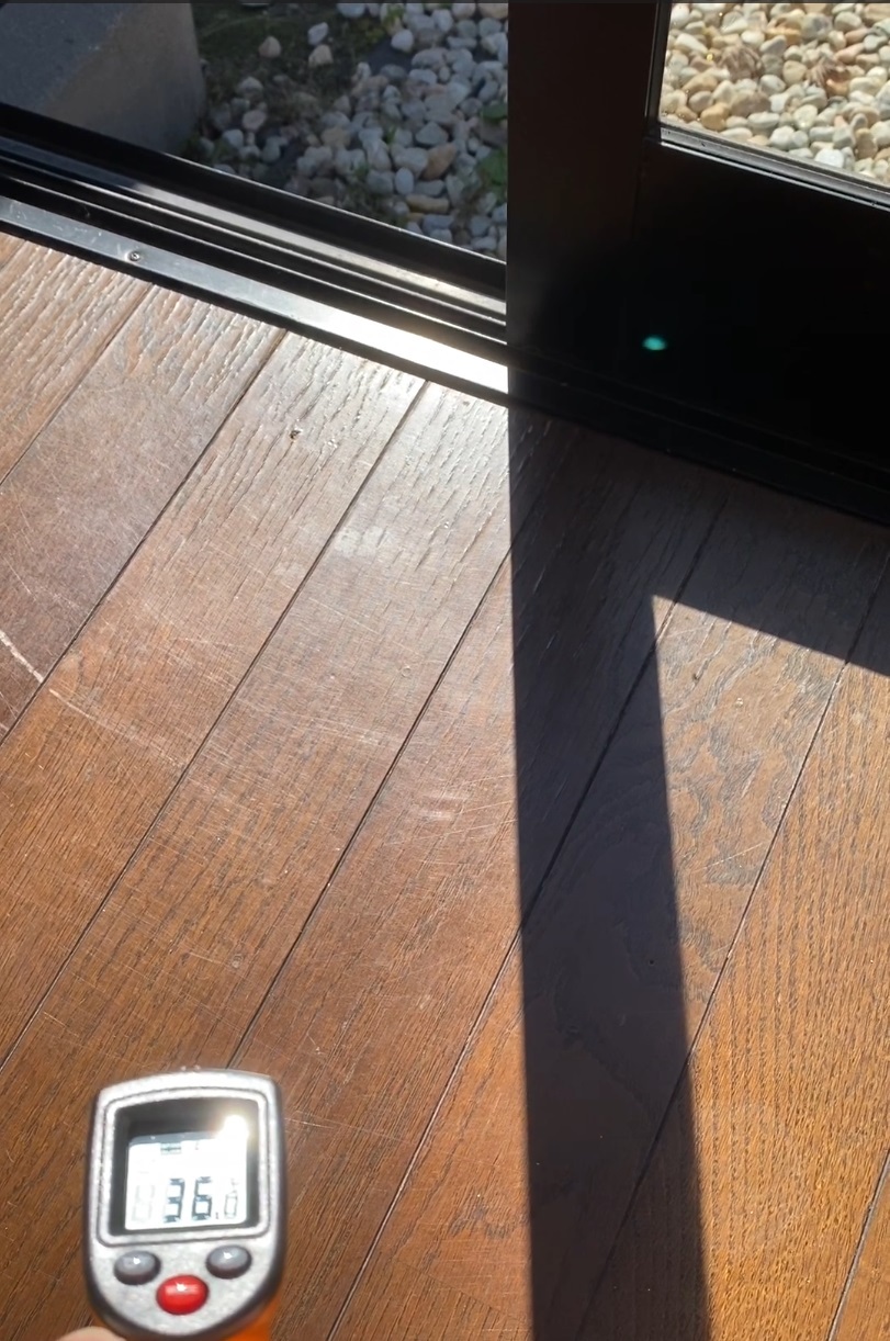 直射日光の床温度36度に対して