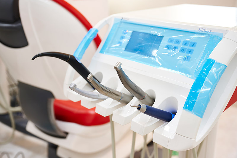 P5切除器具を歯科ユニットに装着した様子