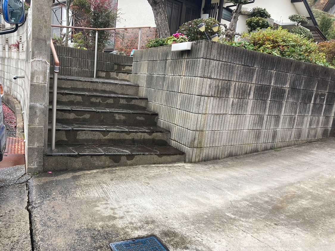 K様邸-カーポート・ブロック塀撤去後、玄関前まで車が入れるようスロープ工事_施工前2