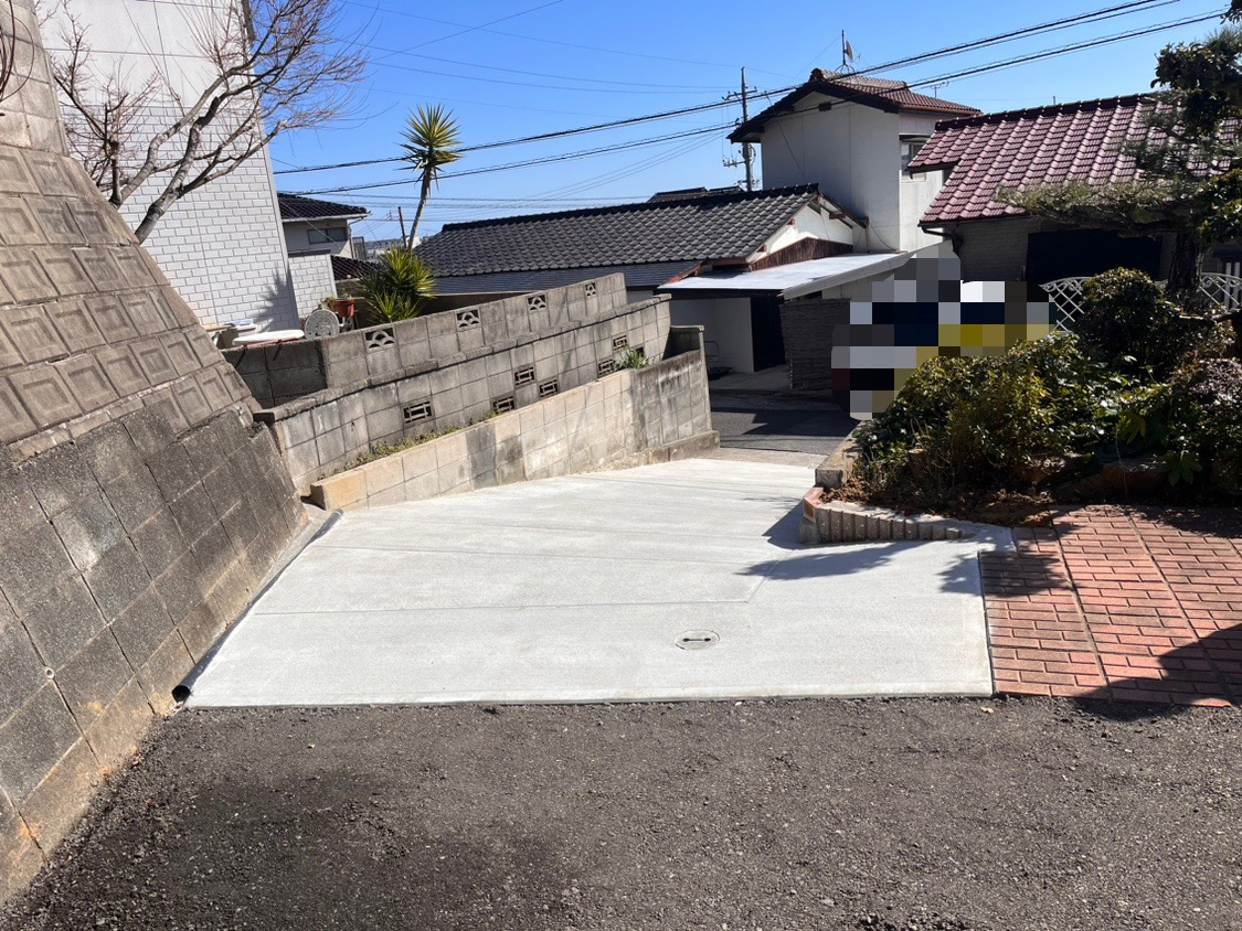 K様邸-カーポート・ブロック塀撤去後、玄関前まで車が入れるようスロープ工事_施工後2