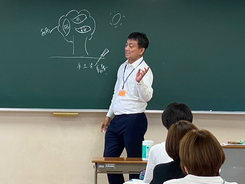 学会へ参加しています