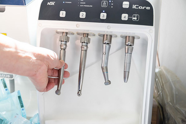 13-6_ハンドピース自動洗浄・注油器