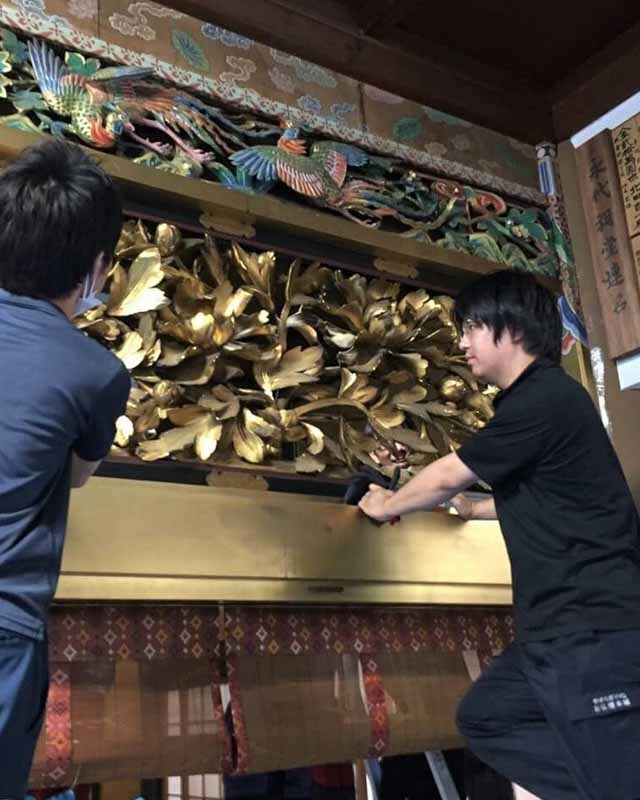 高所や須弥壇の掃除-3