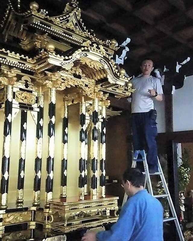 高所や須弥壇の掃除