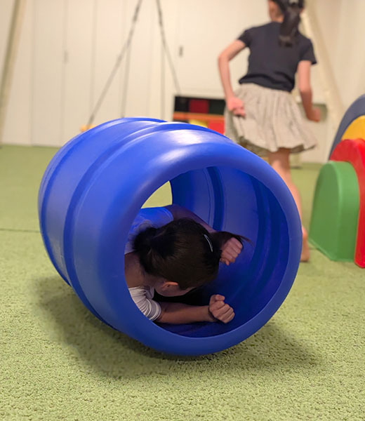 感覚統合遊具(青い樽)