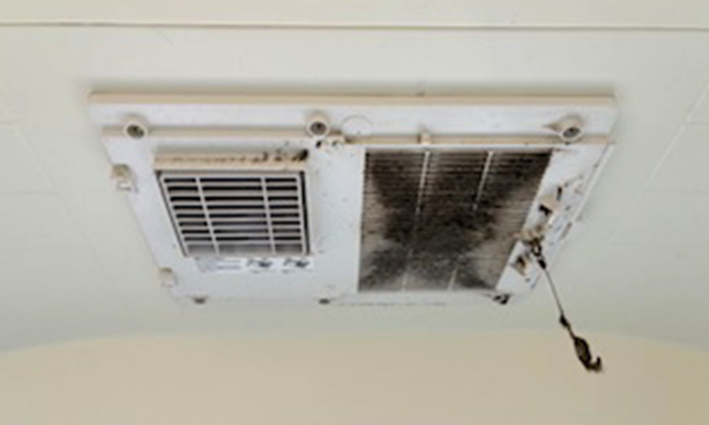 浴室換気扇Before