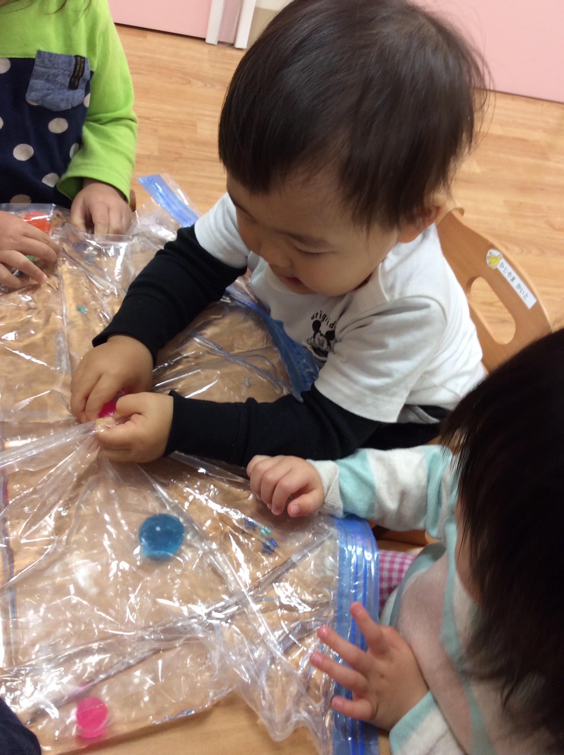 マリー保育園富士見台 いろいろな感覚を楽しもう 感触遊び