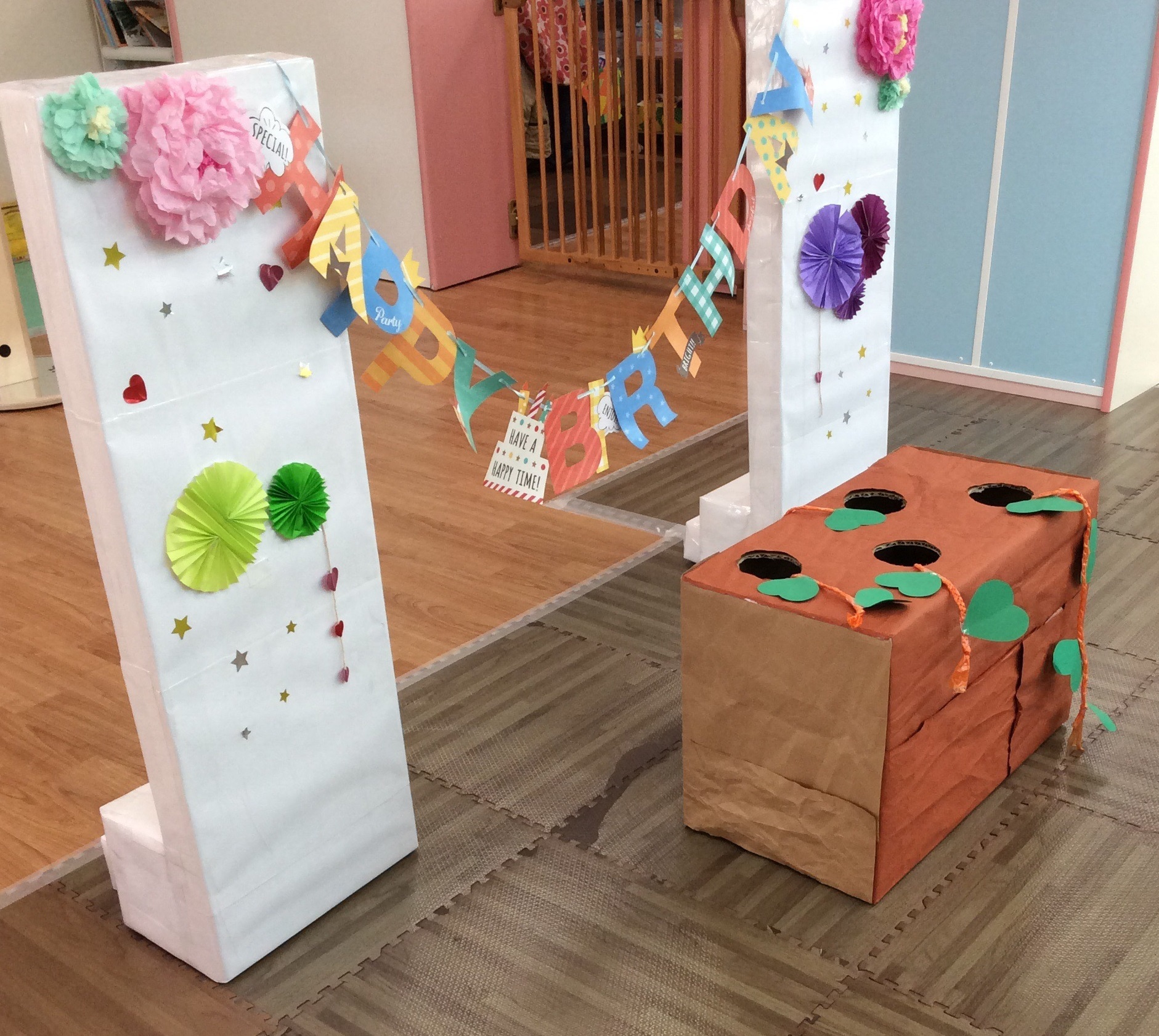 マリー保育園 富士見台 みんなで3歳と1歳のお誕生児をお祝いしました