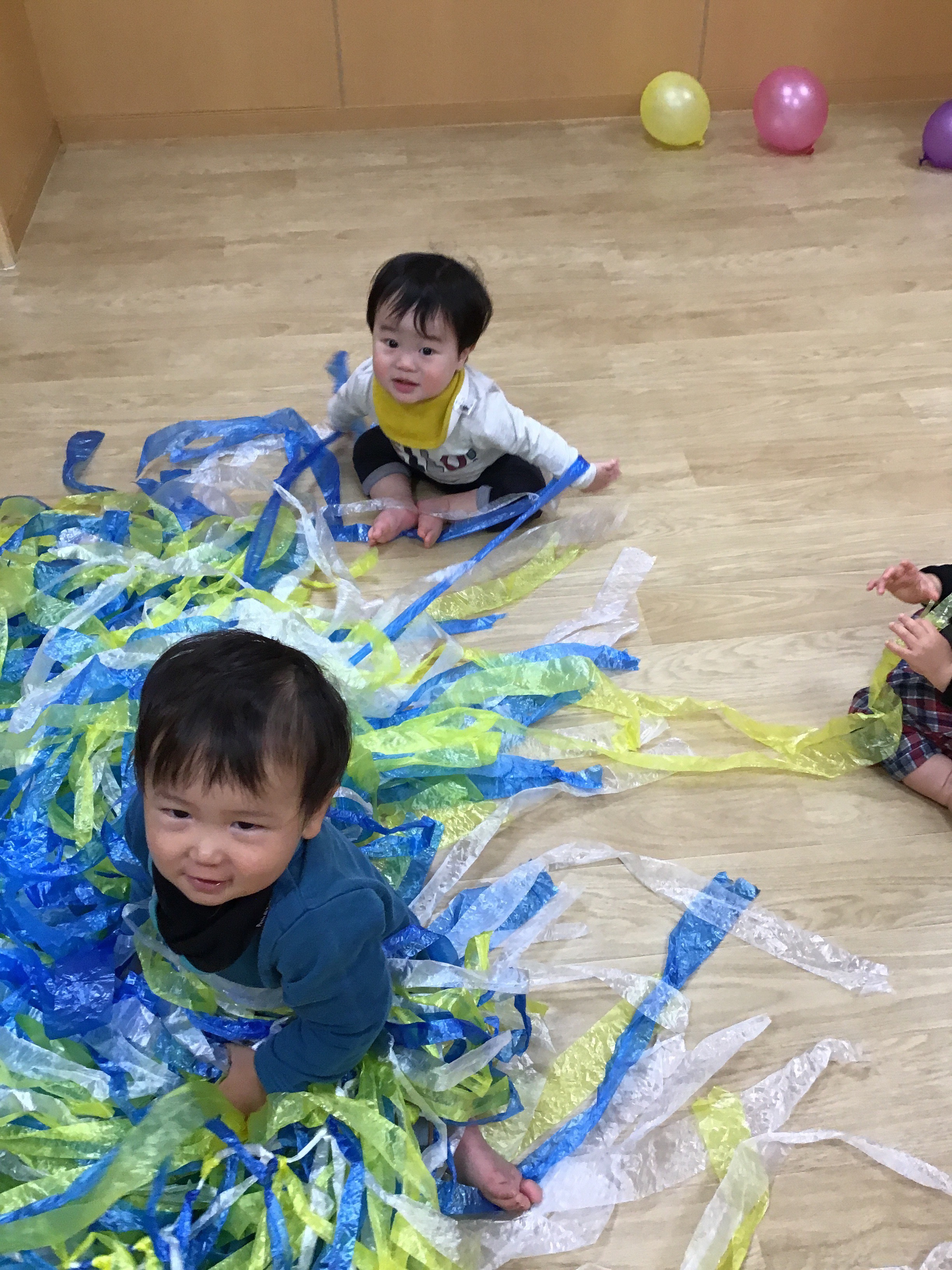 マリー保育園浅草 雨にも負けず 室内活動を楽しんでいます マリー保育園浅草 雨にも負けず 室内活動を楽しんでいます