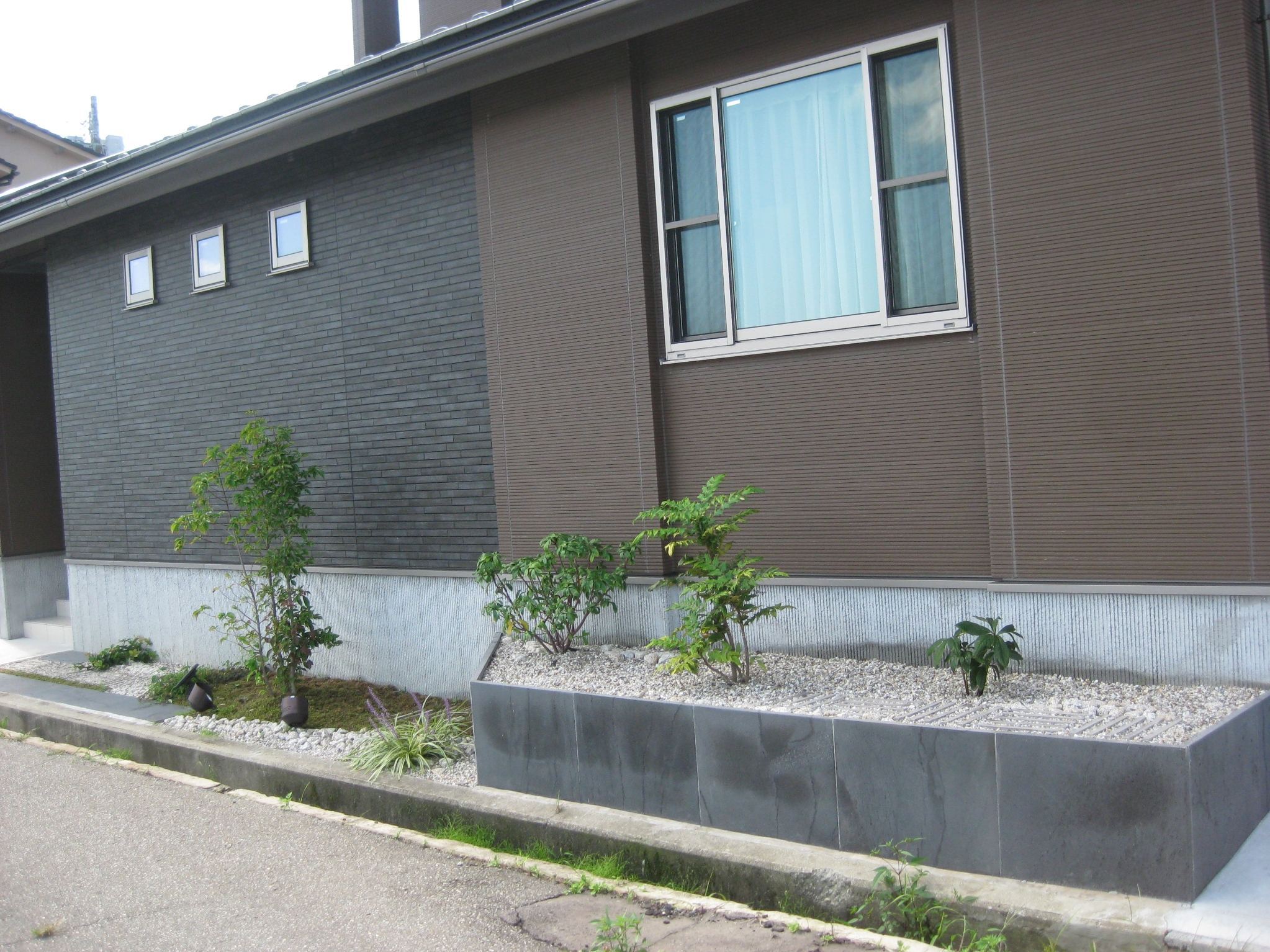 エクステリア 石川県金沢市 S様邸 和モダンの花壇 エクステリア 石川県金沢市 S様邸 和モダンの花壇