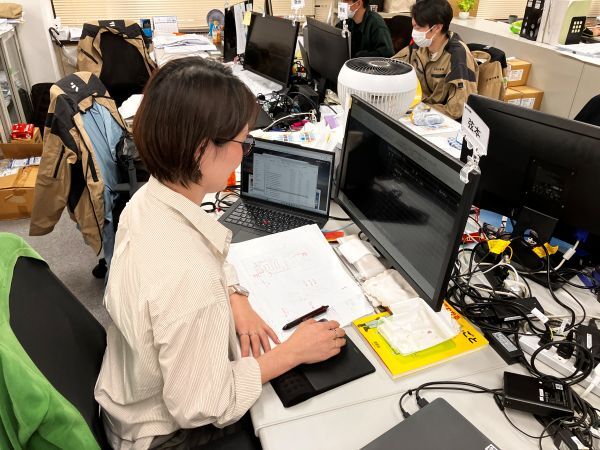 弦本求人写真小