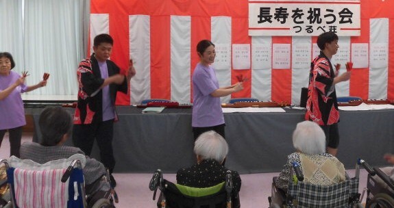 職員の踊り3