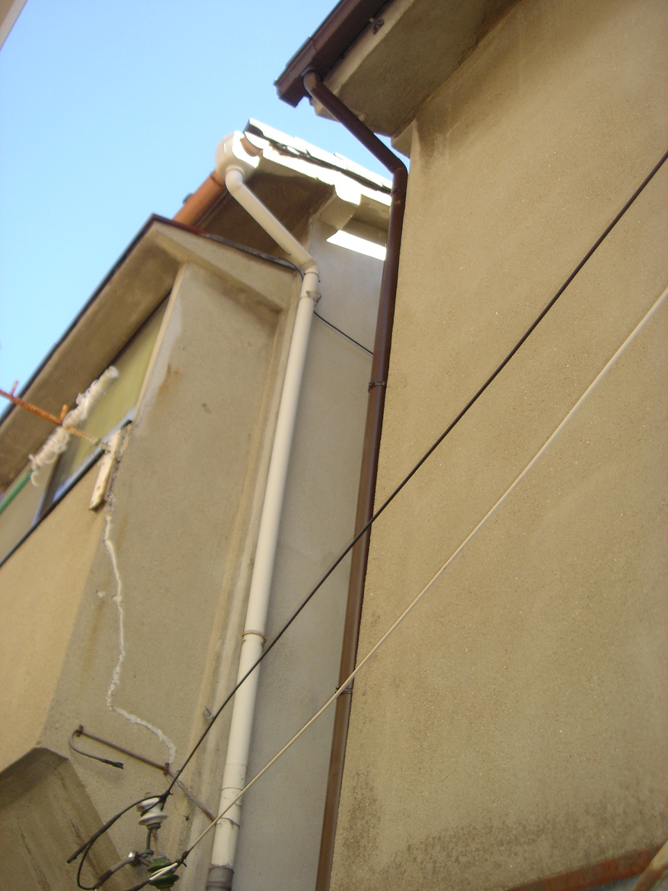 大阪の雨漏り修理店 雨漏り修理全般 屋根雨漏り修理 ベランダ雨漏り修理 外壁雨漏り修理 株式会社きんき商店 住まいの修理店 大阪府全域対応 大阪の雨漏り修理店 雨漏り修理全般 屋根雨漏り修理 ベランダ雨漏り修理 外壁雨漏り修理 株式会社きんき商店 住まいの修理店 大阪府全域対応
