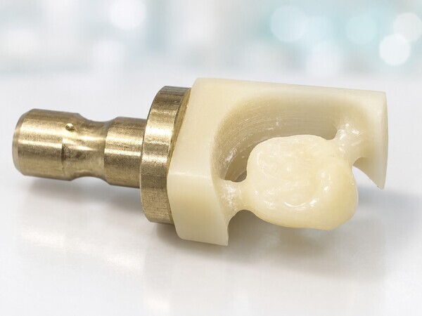 cad-cam-crown-milled-from-resin-block_コピー