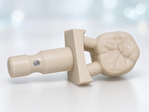 peek-crown-milled-from-resin-block