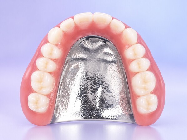 metal-base-upper-denture