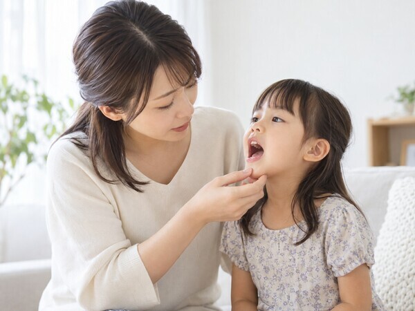 mother-concerned-about-child-teeth