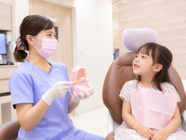 child-getting-used-to-dental-visit