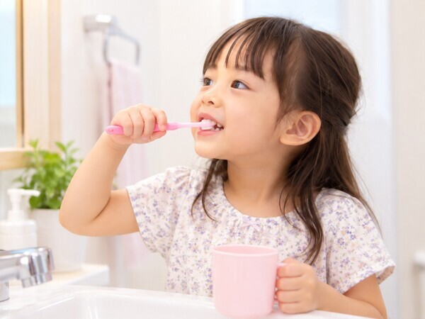 little-girl-brushing-teeth-pink-toothbrush