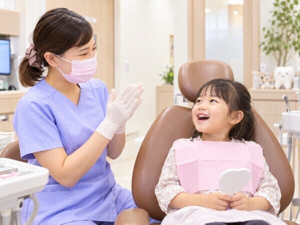 child-doing-well-at-dental-visit