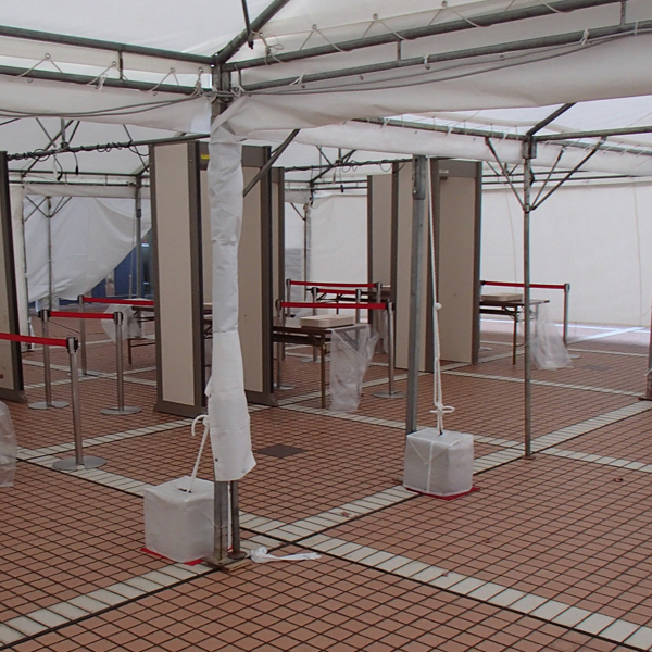 ゲート型金属探知機設置