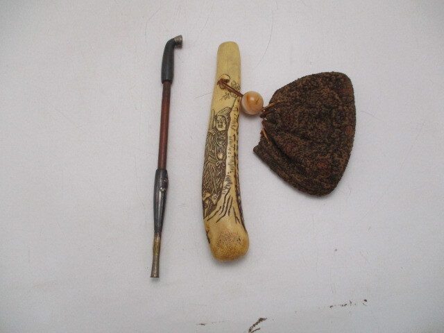 アンティーク　キセル　煙管　竹製　煙草入れ　提げ物　根付　締緒玉　真鍮　彫刻