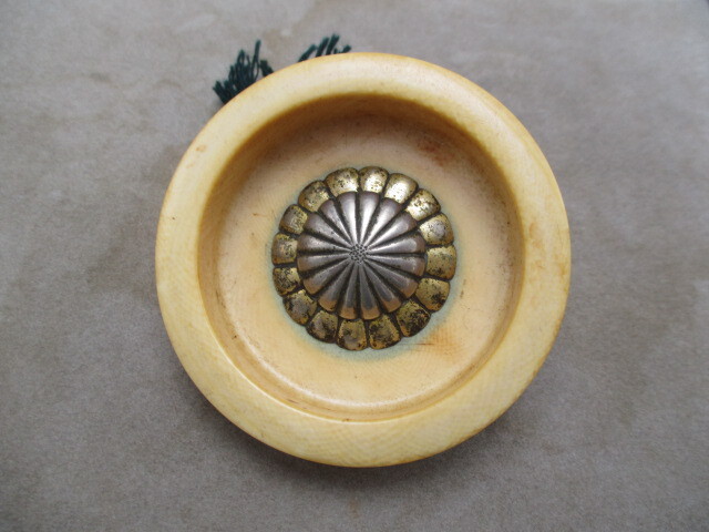 レトロ アンティーク 骨董品 鏡蓋根付 菊紋 鹿角