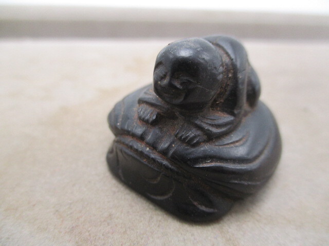 レトロ アンティーク 骨董品 根付 手をつく男 木製