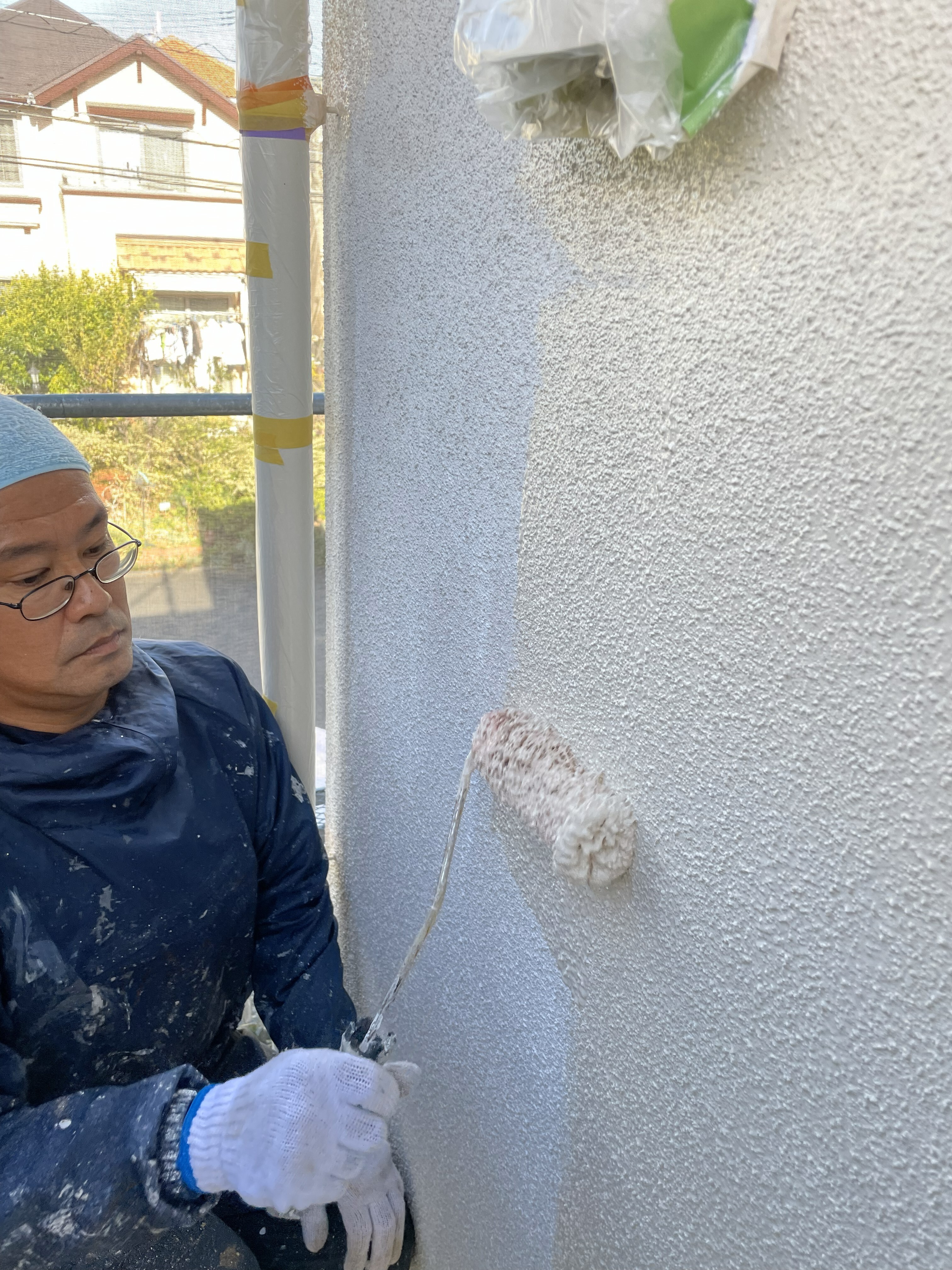 外壁アクアセラシリコン中塗り (4)